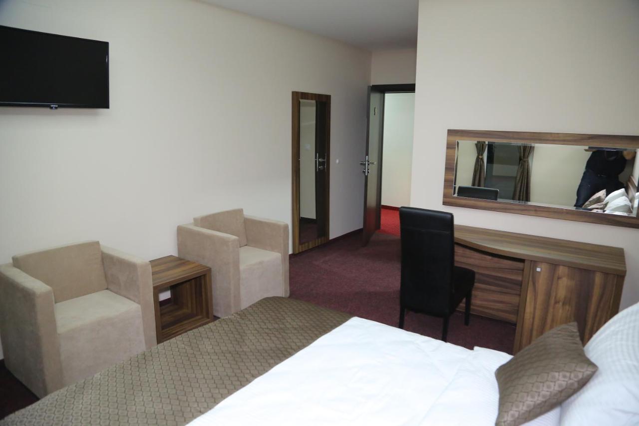 "Poseidon" Centar Aparthotel Stari Banovci Exterior foto